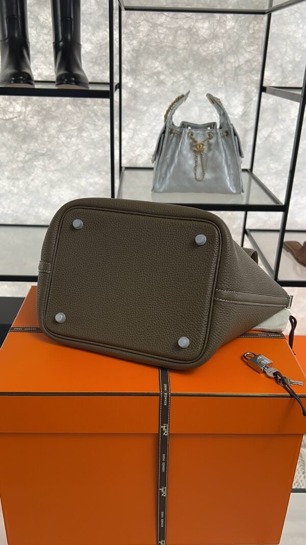 Hermes Etoupe Taurillon Clemence Leather Picotin Lock 22 Bag