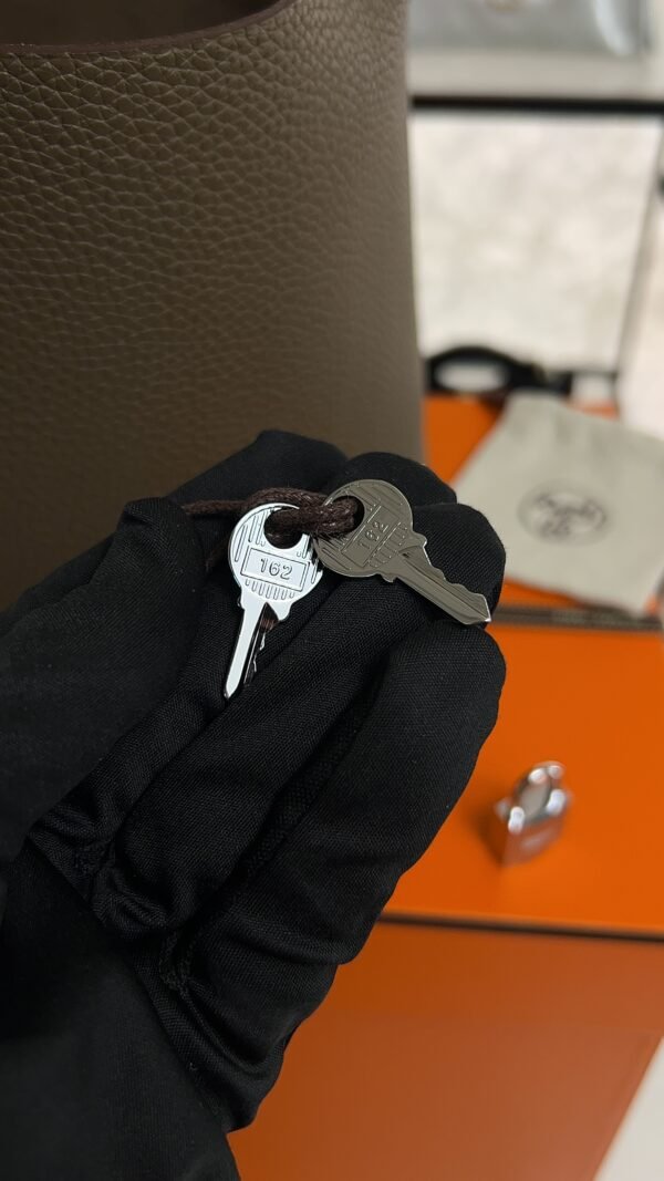 Hermes Etoupe Taurillon Clemence Leather Picotin Lock 22 Bag