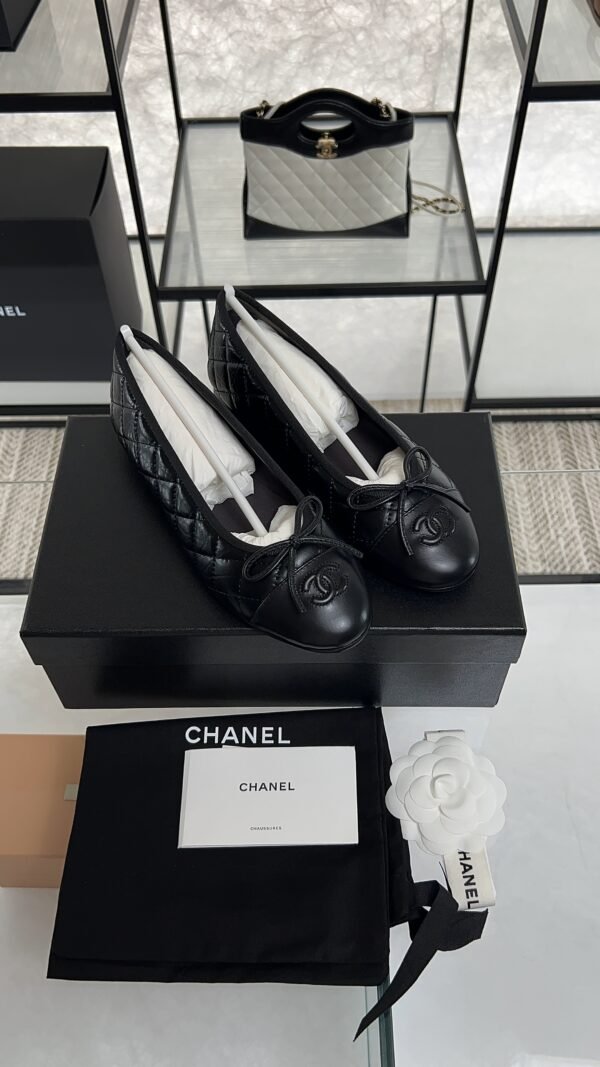 CHANEL ballet flats Black