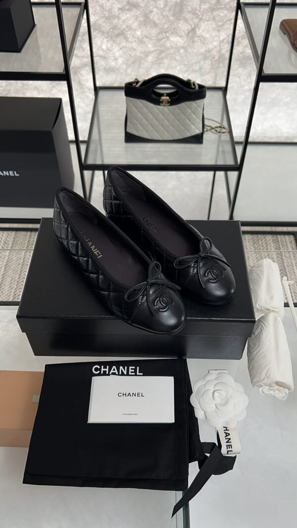 CHANEL ballet flats Black