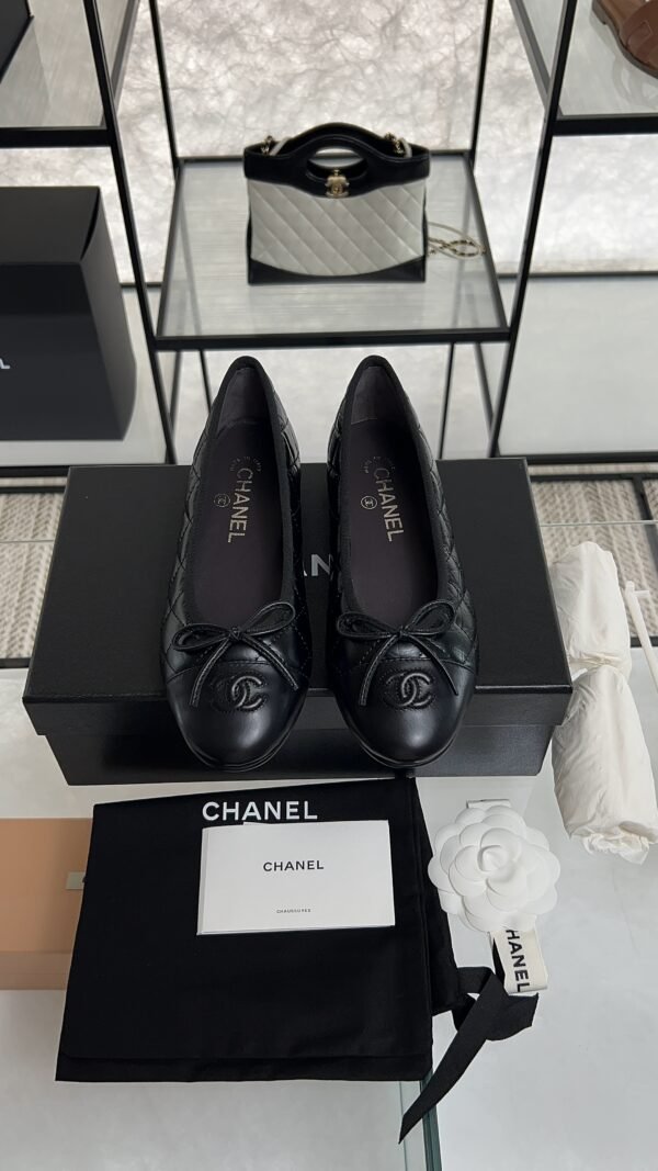 CHANEL ballet flats Black