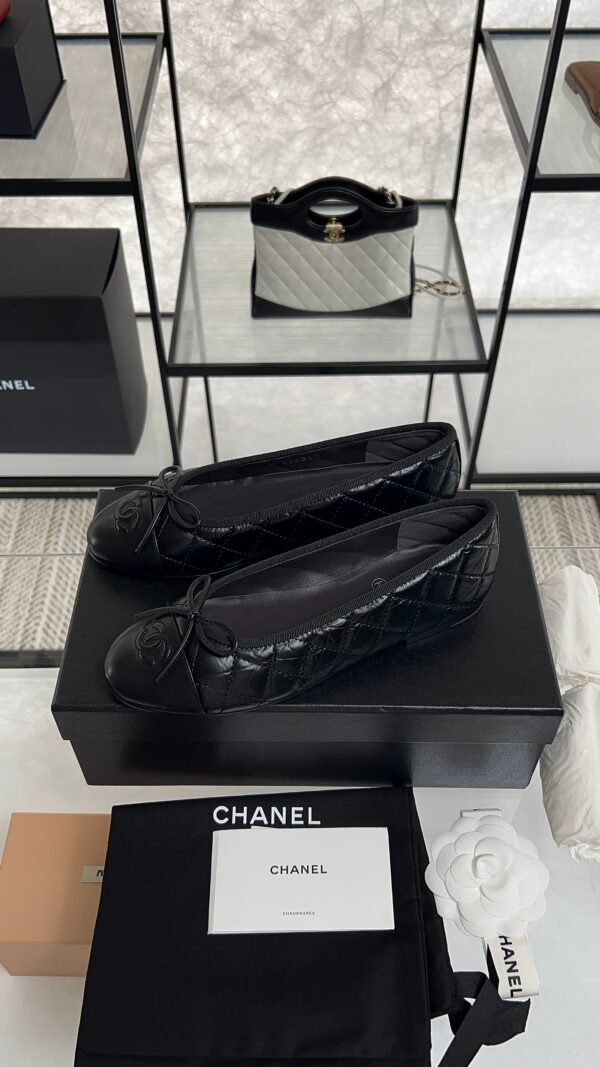 CHANEL ballet flats Black