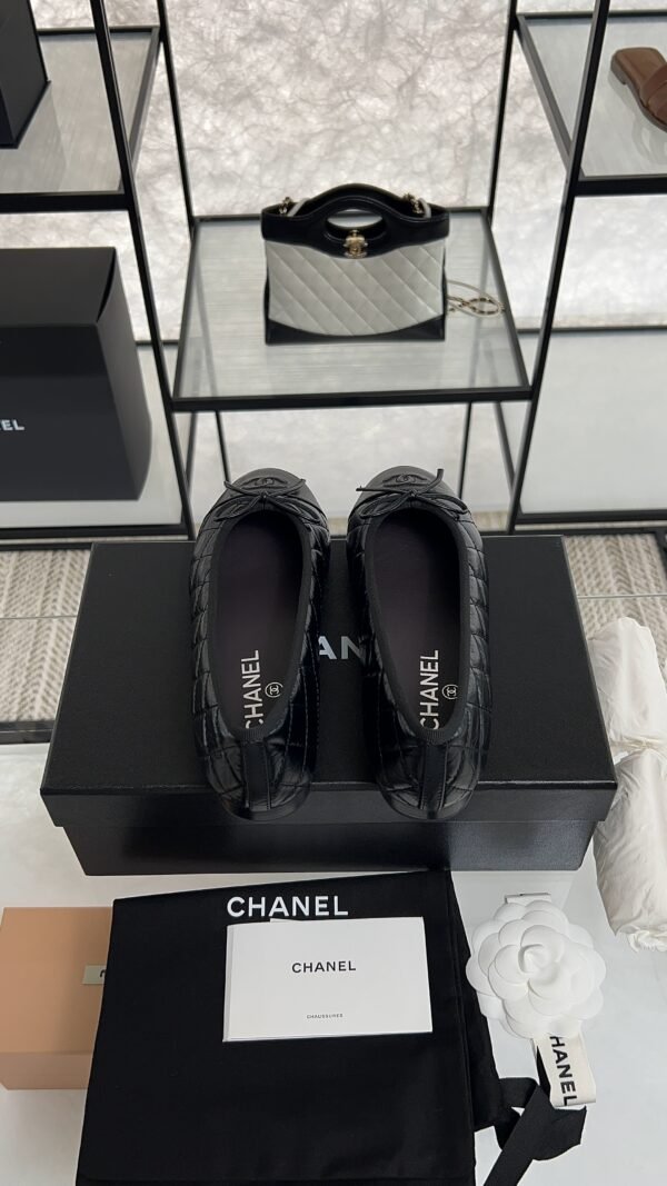CHANEL ballet flats Black