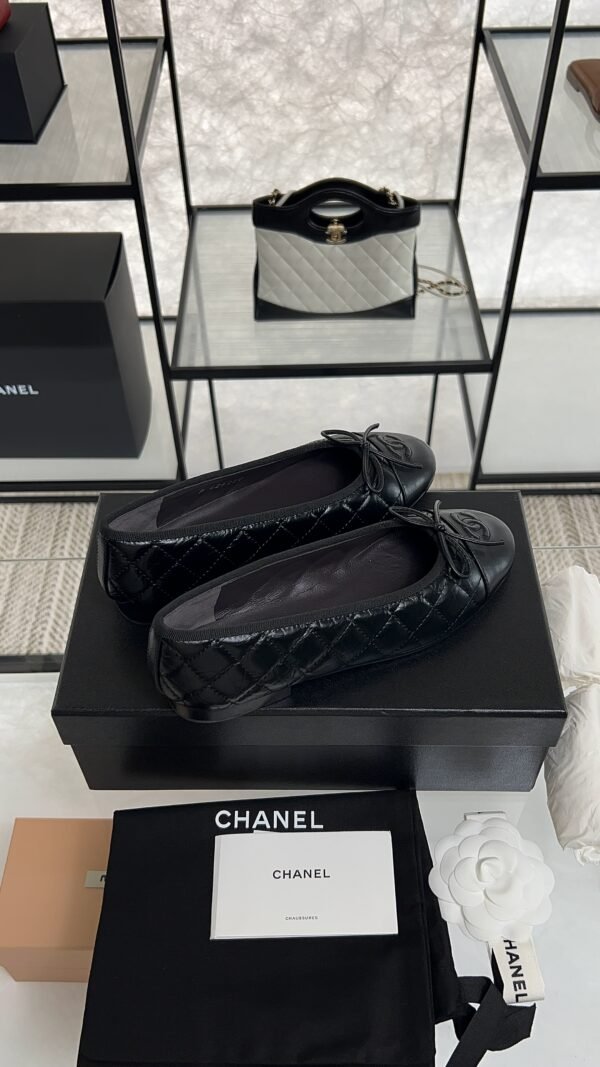CHANEL ballet flats Black
