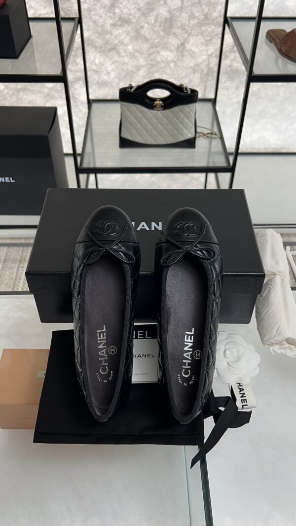 CHANEL ballet flats Black