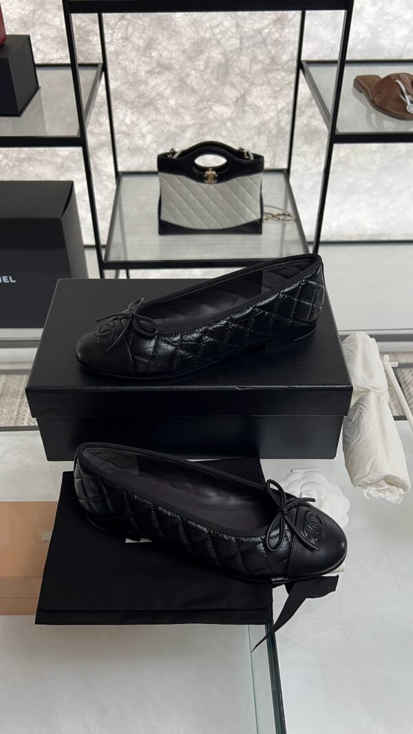 CHANEL ballet flats Black