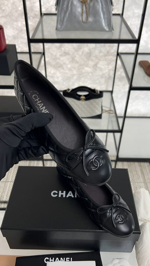 CHANEL ballet flats Black