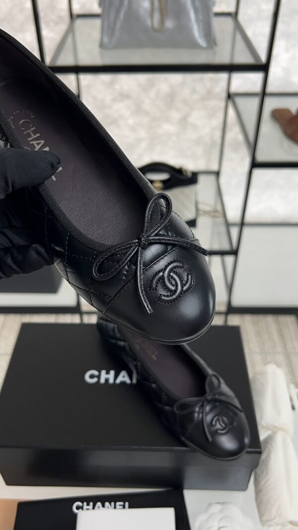 CHANEL ballet flats Black
