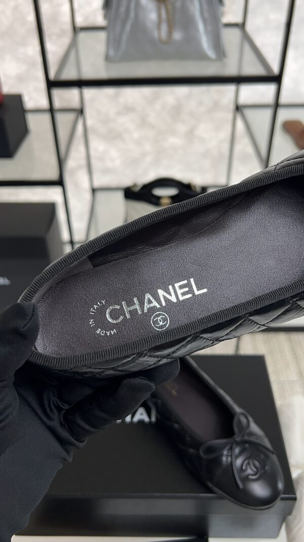 CHANEL ballet flats Black