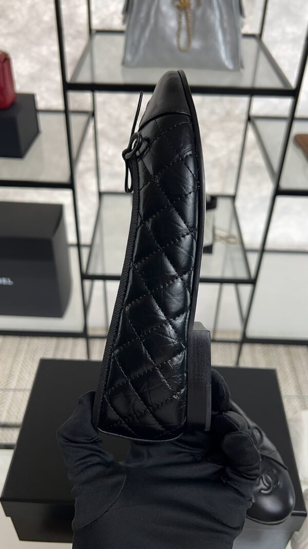 CHANEL ballet flats Black