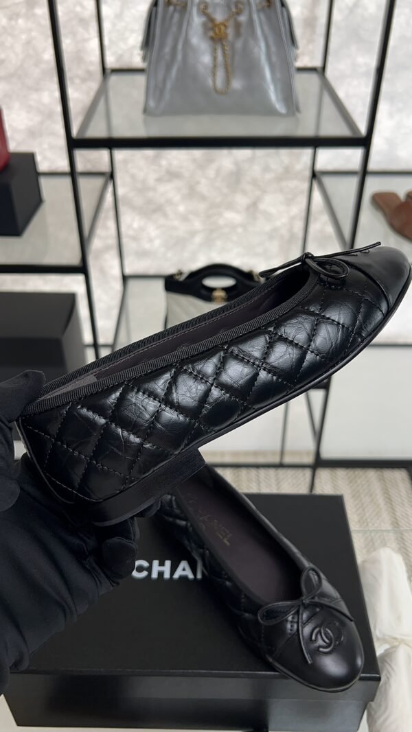 CHANEL ballet flats Black