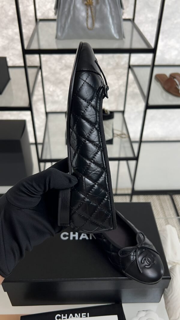 CHANEL ballet flats Black