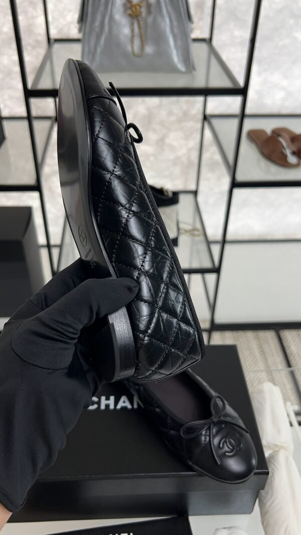 CHANEL ballet flats Black
