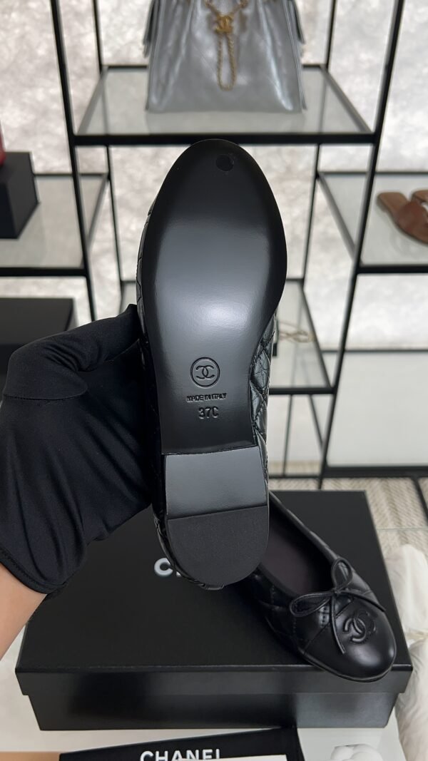 CHANEL ballet flats Black