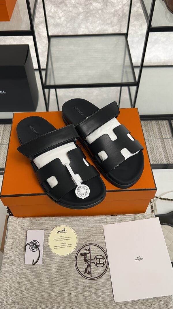 HERMÈS CHYPRE SANDAL BLACK Women’s