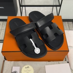 HERMÈS CHYPRE SANDAL BLACK Women’s