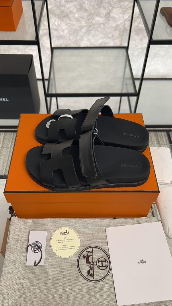 HERMÈS CHYPRE SANDAL BLACK Women’s