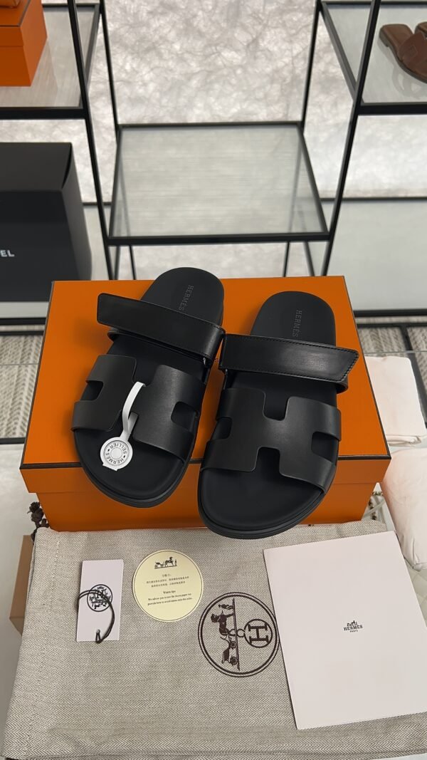 HERMÈS CHYPRE SANDAL BLACK Women’s