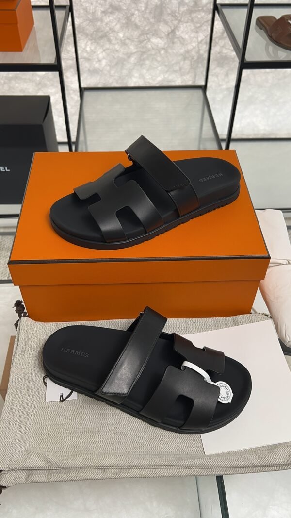 HERMÈS CHYPRE SANDAL BLACK Women’s