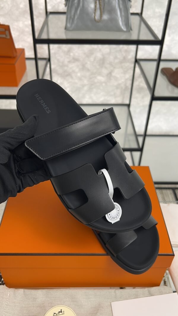 HERMÈS CHYPRE SANDAL BLACK Women’s