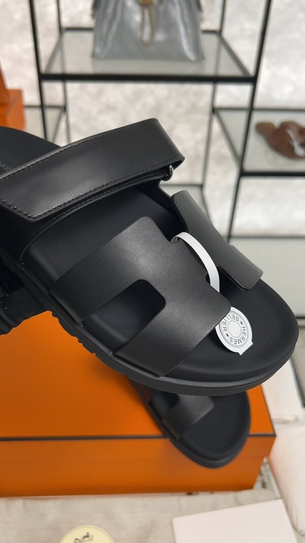 HERMÈS CHYPRE SANDAL BLACK Women’s