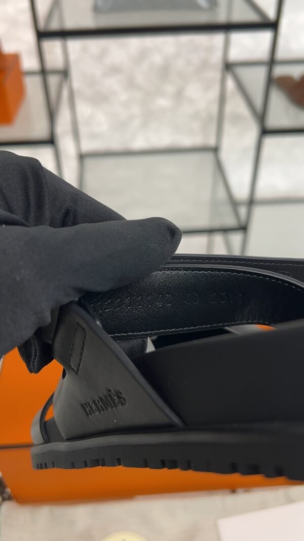 HERMÈS CHYPRE SANDAL BLACK Women’s