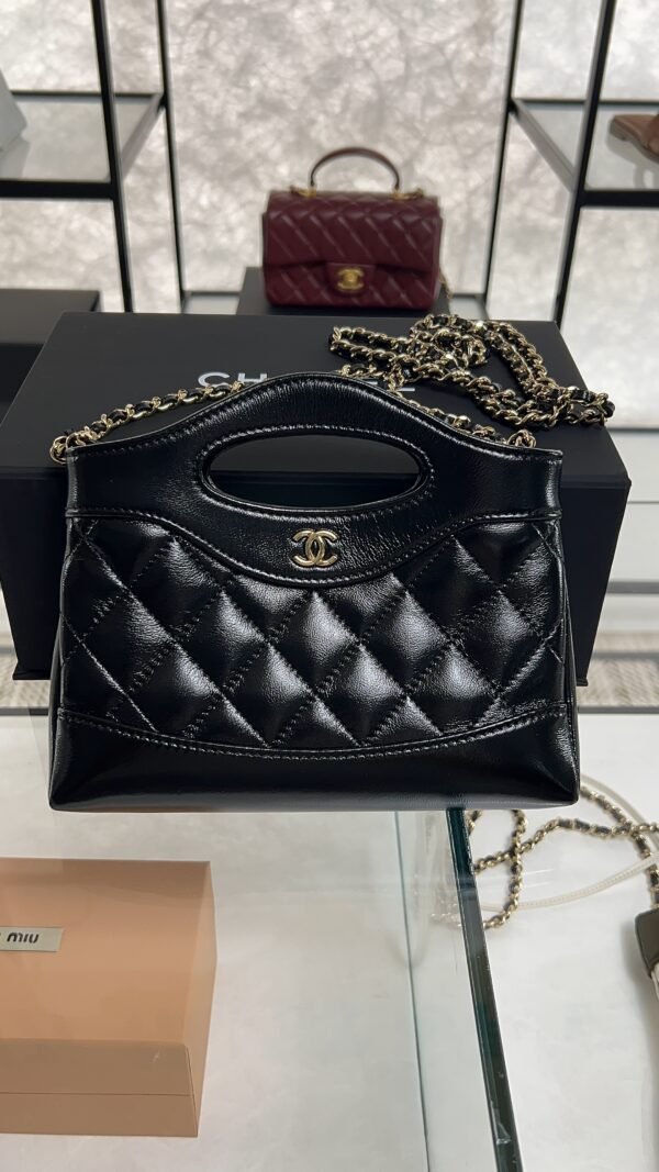 CHANEL 31 LEATHER HANDBAG 24s 31BAG BLACK