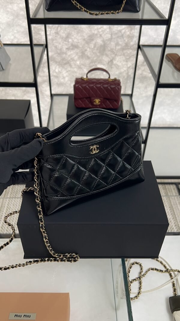 CHANEL 31 LEATHER HANDBAG 24s 31BAG BLACK