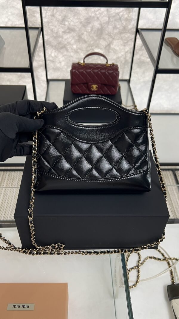 CHANEL 31 LEATHER HANDBAG 24s 31BAG BLACK