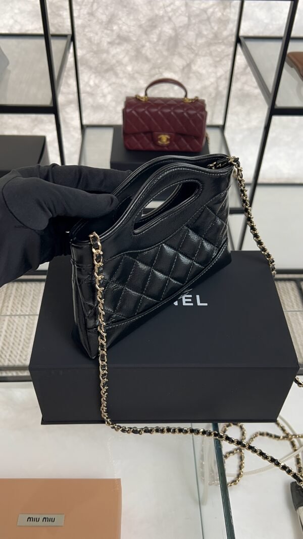 CHANEL 31 LEATHER HANDBAG 24s 31BAG BLACK