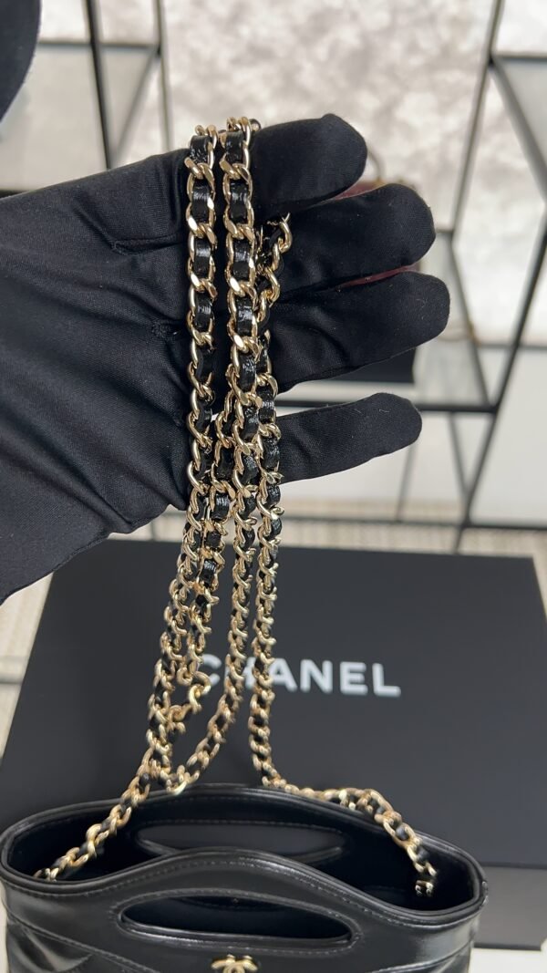 CHANEL 31 LEATHER HANDBAG 24s 31BAG BLACK