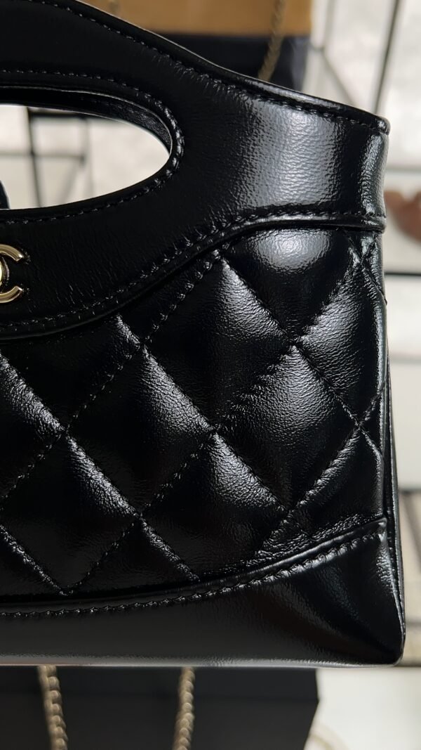 CHANEL 31 LEATHER HANDBAG 24s 31BAG BLACK