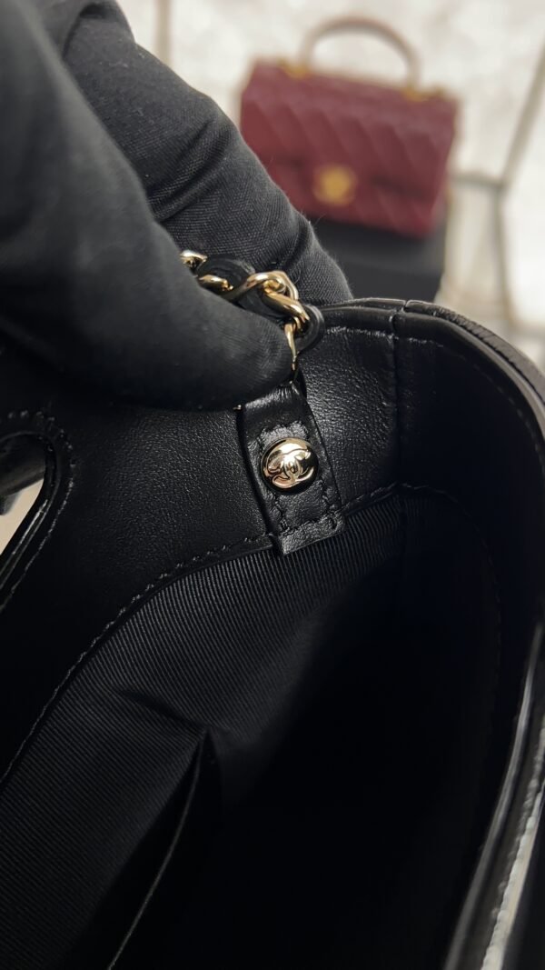 CHANEL 31 LEATHER HANDBAG 24s 31BAG BLACK