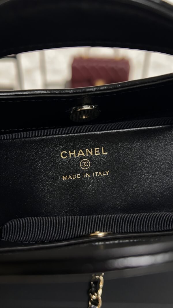 CHANEL 31 LEATHER HANDBAG 24s 31BAG BLACK