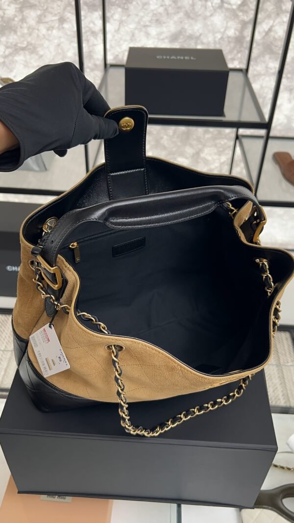 CHANEL 2024/25 Métiers d’art Shopping Bag