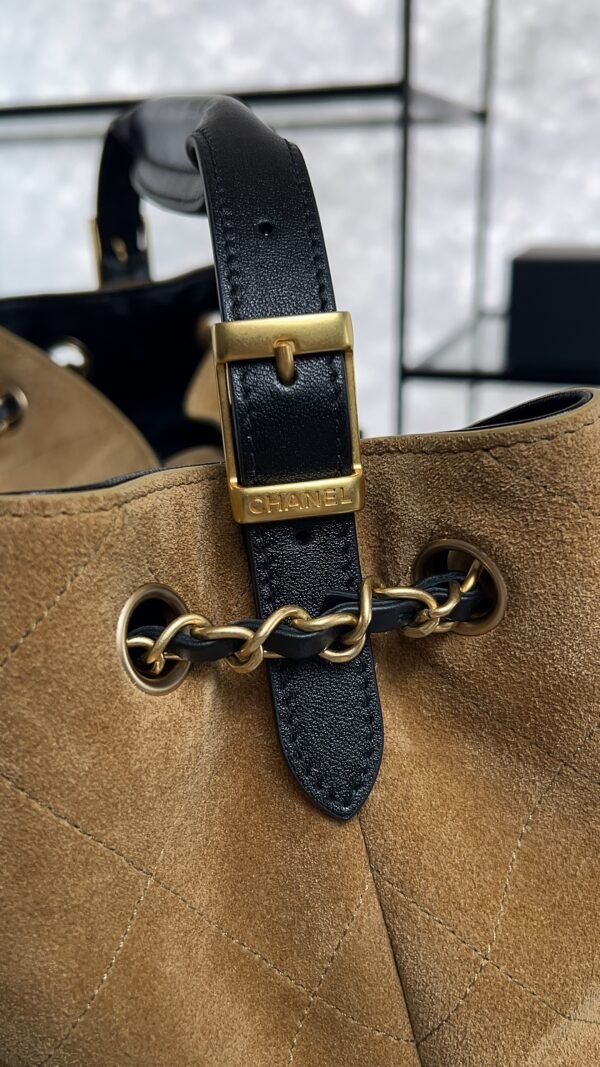 CHANEL 2024/25 Métiers d’art Shopping Bag