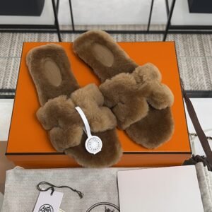 2025_10_07_17_20_IMG_7540 hermes oran sandlas gold Shearling