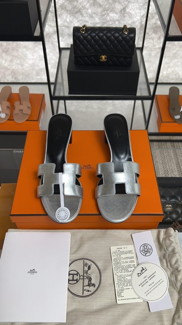 Hermès Sandals sandal gris argenté
