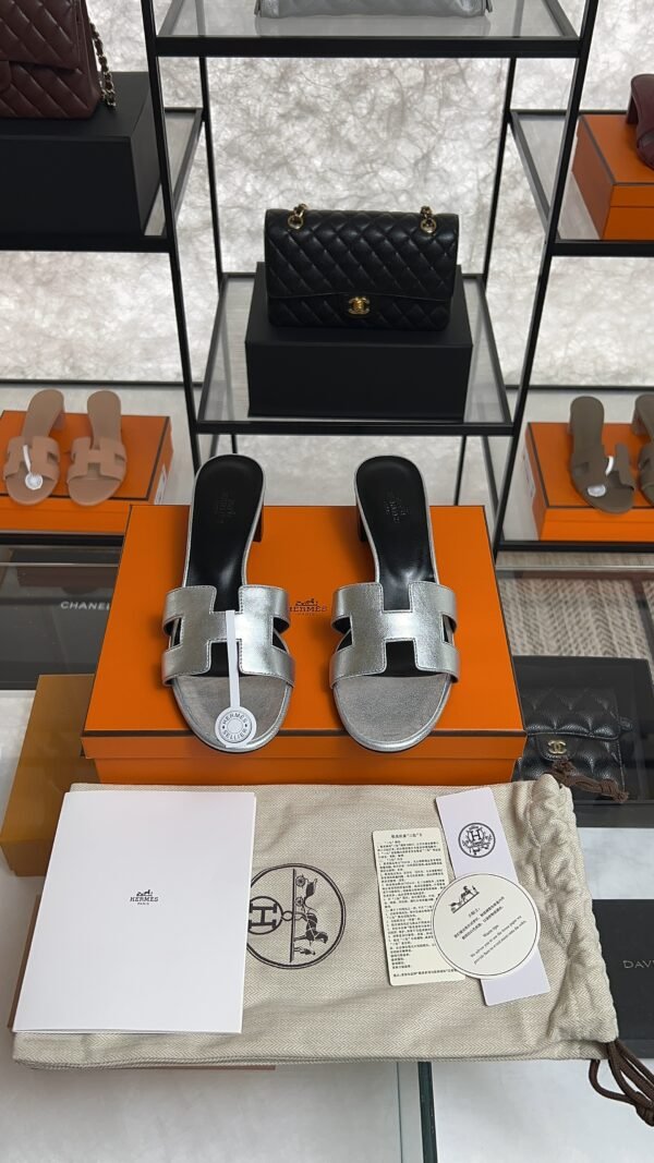 Hermès Sandals sandal gris argenté