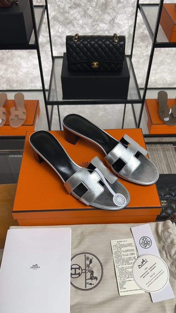 Hermès Sandals sandal gris argenté
