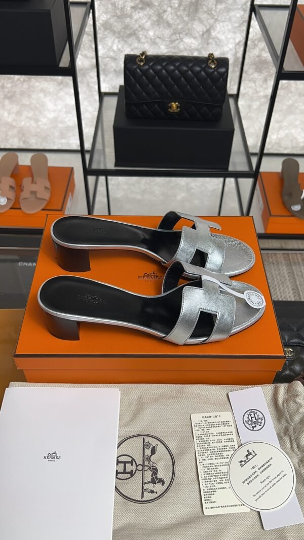Hermès Sandals sandal gris argenté