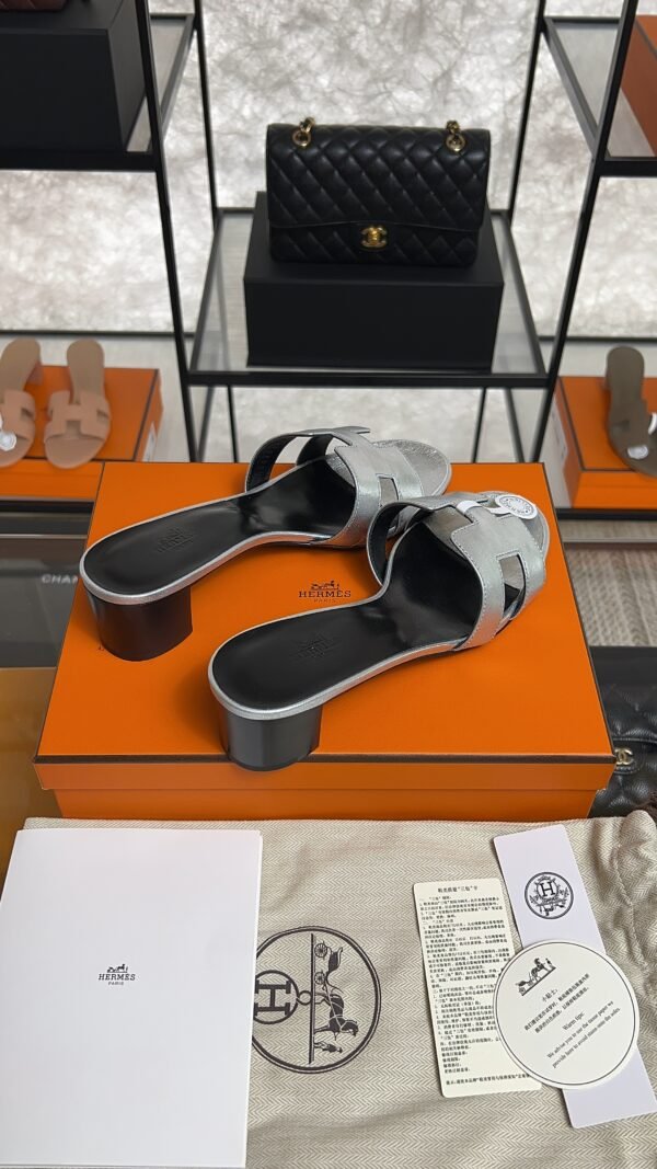 Hermès Sandals sandal gris argenté