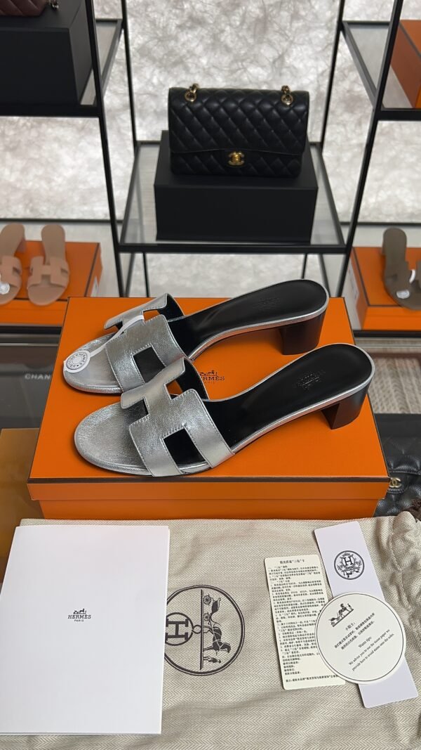 Hermès Sandals sandal gris argenté