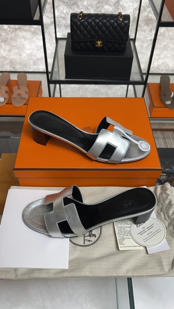 Hermès Sandals sandal gris argenté