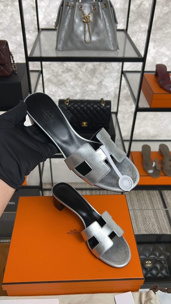 Hermès Sandals sandal gris argenté