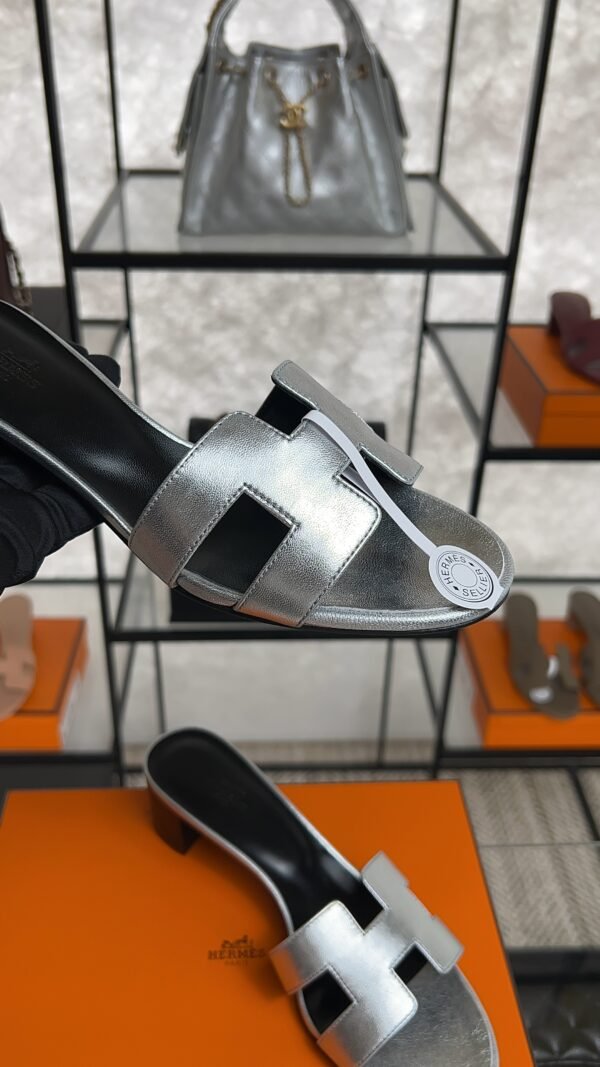 Hermès Sandals sandal gris argenté