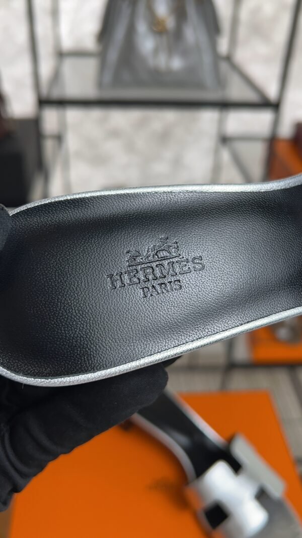 Hermès Sandals sandal gris argenté