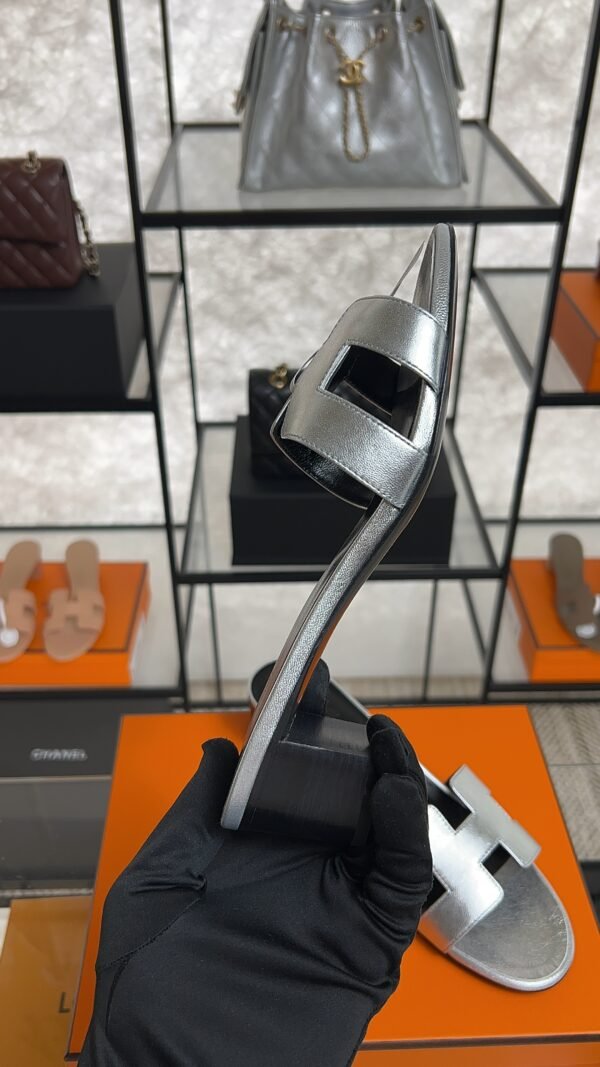 Hermès Sandals sandal gris argenté
