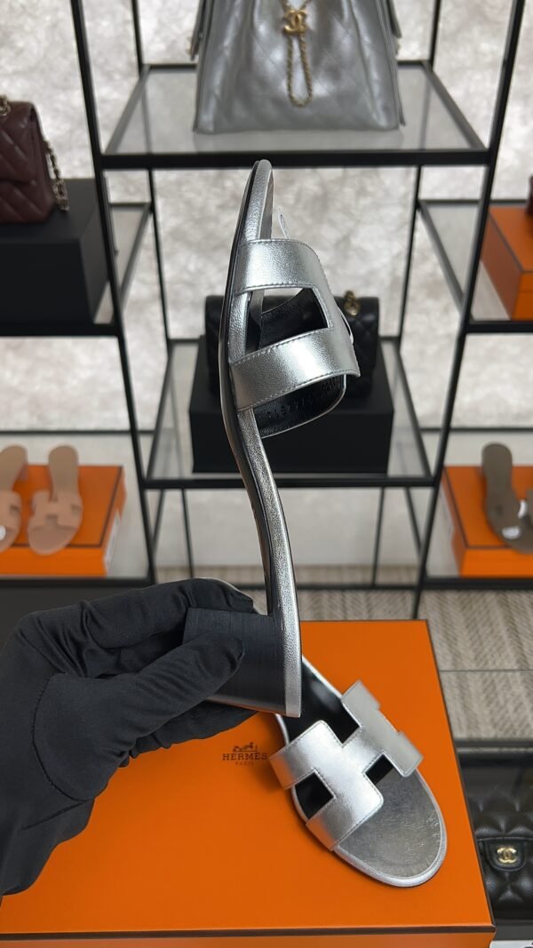 Hermès Sandals sandal gris argenté