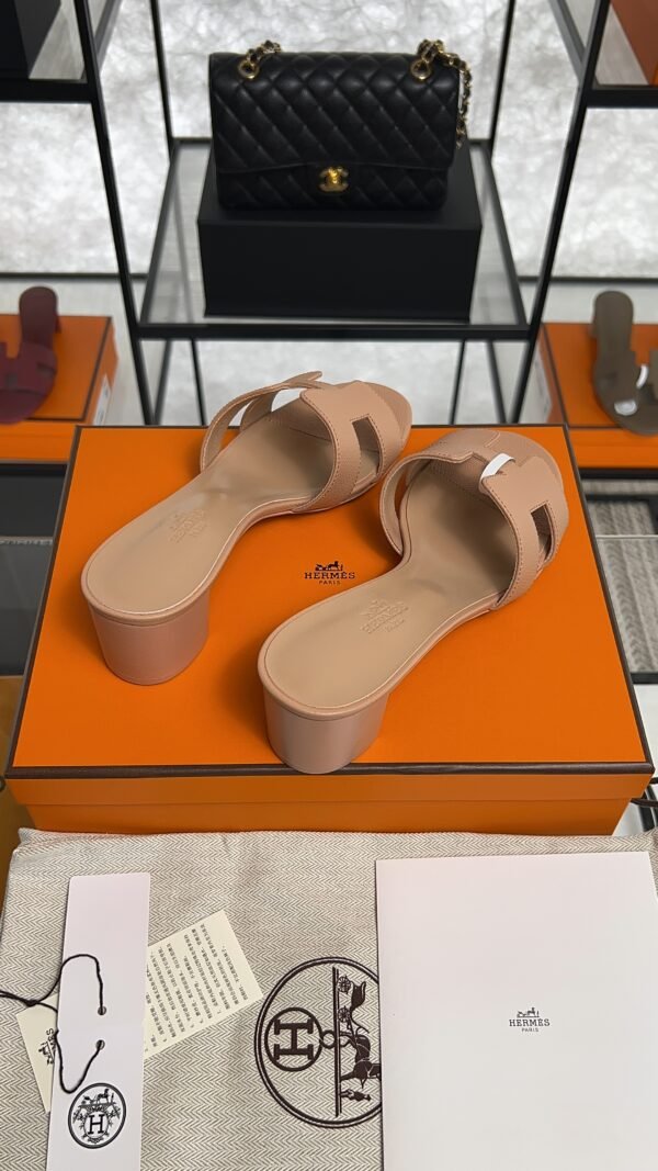 Hermès Sandals sandal beige perlino